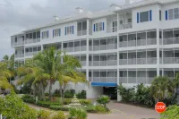 Olde Marco Island Inn and Suites Hotels near Kendra's Kollections