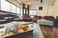 The Pub with Private Yard & Parking, Near the Falls & Casino by Niagara Hospitality