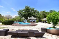 The Reef Resort - piscina