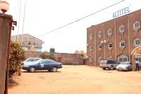 Hôtel Altitel - Parkplatz