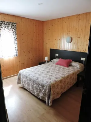 Hostal - Bungalows Camping Cáceres فنادق في Casar de Caceres