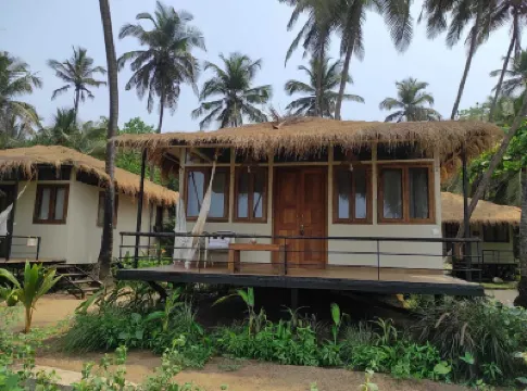 Anahata Retreat Beach Front Resort アシュヴェム ビーチ周辺のホテル