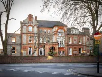Palmers Lodge Swiss Cottage Hotel dekat St Johns Wood
