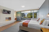 Altitude on Montville Hotels in Mapleton