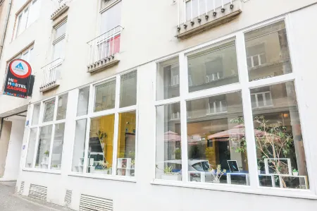 HI Hostel Zagreb Отели рядом с достопримечательностью «Хорватский музей наивного искусства»