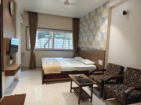 Hotel Shreyas Отели рядом с достопримечательностью «Шанивар Уода Форт»