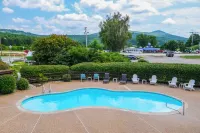 Fireside Inn & Suites Gilford - Pools