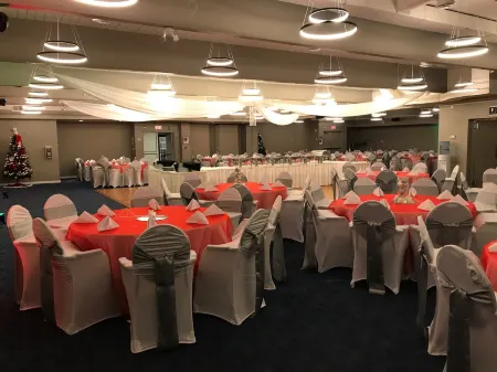 Stonebridge Hotel Отели в г. Форт Макмюррей