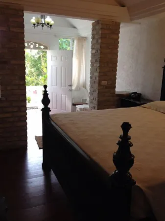 Hotel Oloffson Отели в г. Порт-о-Пренс