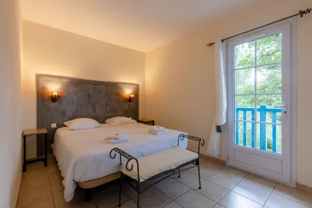 Les Collines Iduki Отели в г. Бриску