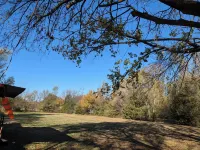 Cozy cabin with queen memory foam bed in peaceful spot outside town Hotels in Allen County