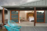 Studio 367 Hotels in Hillvue