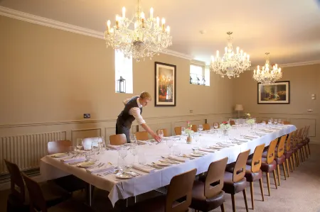 The Talbot Inn Отели рядом с достопримечательностью «Масджид Шах Джахан»