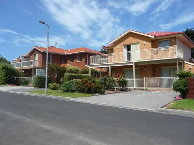 Angela's Beach Stays Hotels near Seahorse Natural Therapies & Accommodation