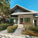 Long Beach Garden Hotel & Pavilions Отели в г. Наклуа