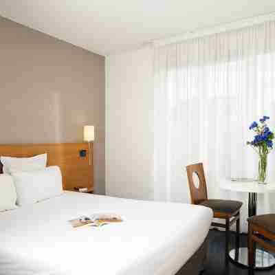 Séjours & Affaires Paris-Nanterre Rooms