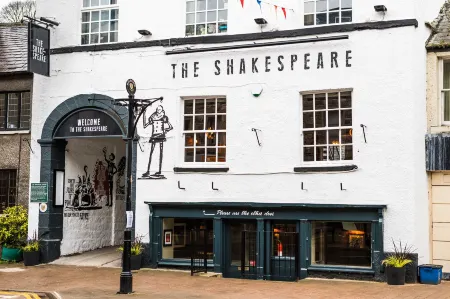 Shakespeare Inn Отели рядом с достопримечательностью «Квакер Тапестри Музеум»