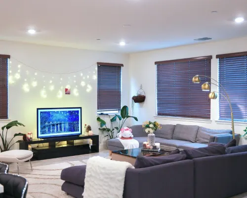 Luxury 5-Bed 3-Bath w Gym, Office, Game Room & EV Charger アンテロープのホテル