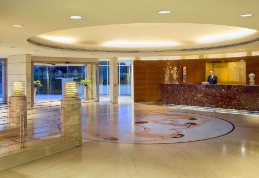 에네아 호텔의 깔끔하고 현대적인 객실