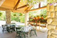 Log Inn Bonners Ferry Hotels in Bonners Ferry