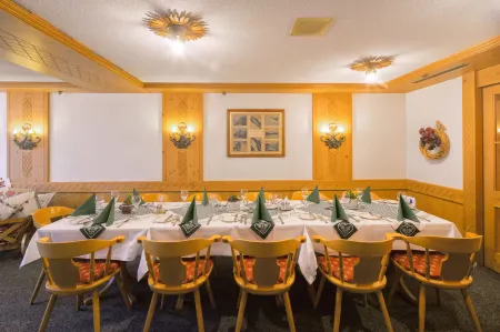 Alpenhof Отели рядом с достопримечательностью «Firstbahn AG»