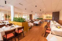 H2O Hotel-Therme-Resort, für Familien Mit Kindern - breakfast