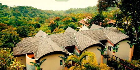 Si Como No Resort & Wildlife Refuge