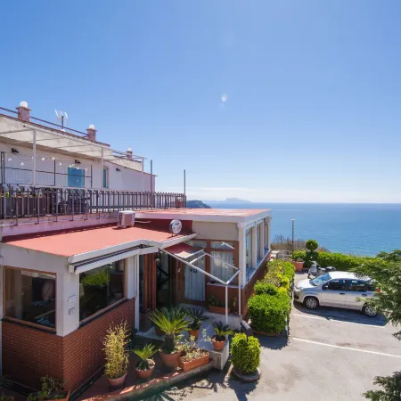 Mini Hotel - Angolo di Paradiso - Отели рядом с достопримечательностью «Бассейн «Скандоне»»