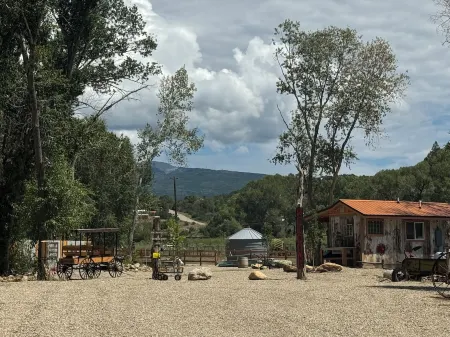 Southwest Luxury Glamping - Horse Fly Tent