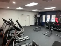 Orangewood Inn & Suites Kansas City Airport - Gym