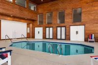 Ramada by Wyndham Richland Center - Pools