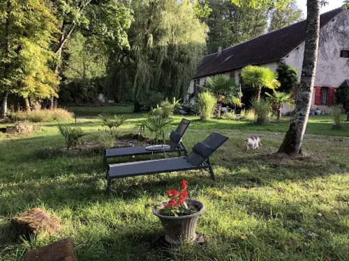 Art House Domaine de l'Ocrerie Hotels in Taingy