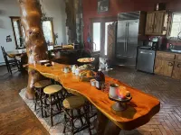 Beautiful Northwoods Getaway Hotel di Eagle River