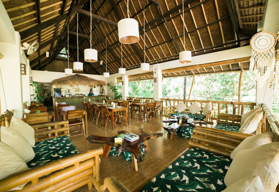 1. 폭스 & 더 페..