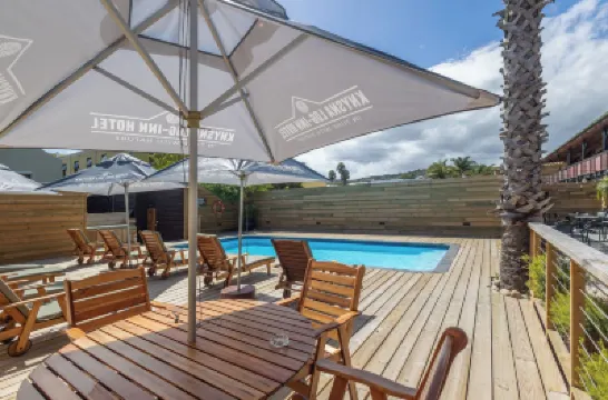 이스나 로그-인 호텔 파라다이스 주변 호텔