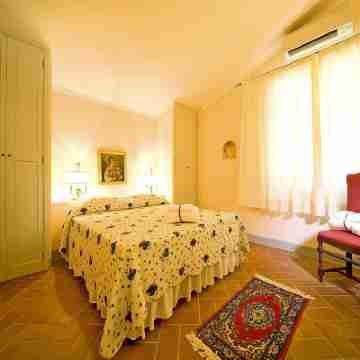 Apartment in Tuscany with Pool & Golf Access Rooms