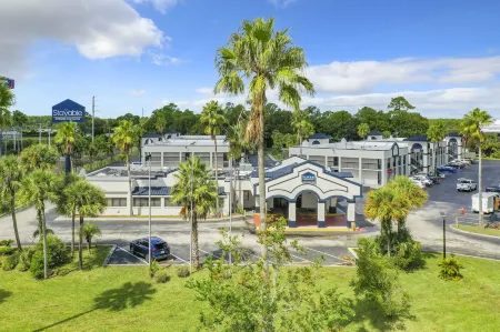Stayable St Augustine Отели рядом с достопримечательностью «St. Augustine Premium Outlets»