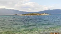 Apartmani Loredana - One-Bedroom Apartment with Sea View فنادق في Lumbarda