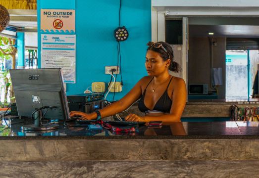 4. 보데가 풀 파티..