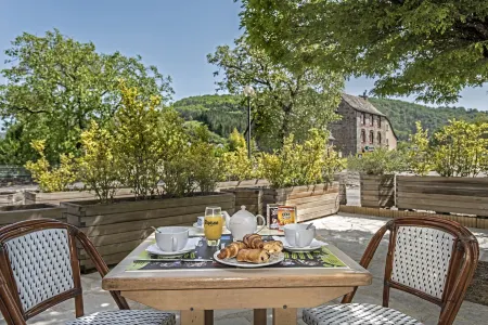 Hotel Eco - A75 Отели в г. Сен Женье Д'ол Э д'Обрак