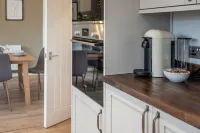 Bright & Spacious 3 Bd in the Centre of Bourton! Hotels in Bourton-on-the-Water