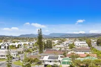 Palm Beach Luxury with Hinterland Views
