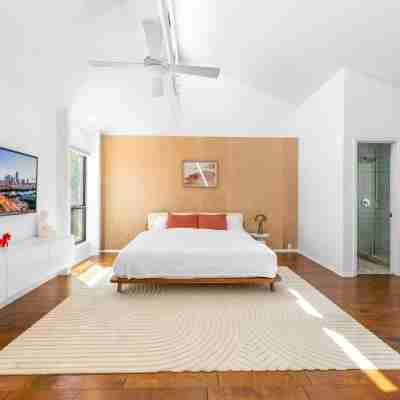 Close to Domain DT Shopping Chic Serene 3BR Rooms