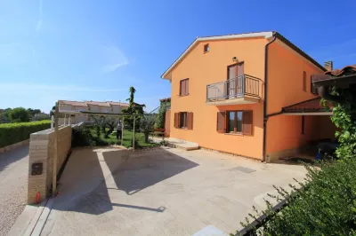Nice Apartment with Large Garden