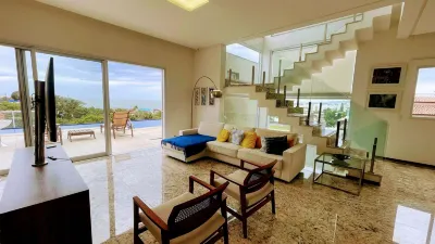 Villa Azul Mar - Sofisticação e Refúgio na Enseada Hotels in 