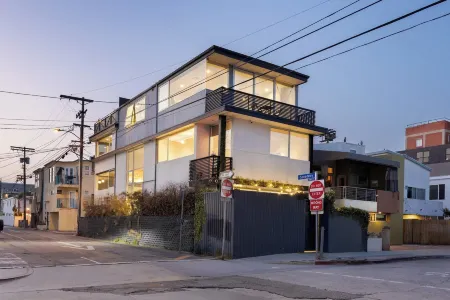 Venice View by Avantstay Walk to Venice Beach Rooftop, Ice Bath, Luxe Design
