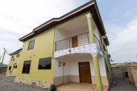 5 Bedroom House Sleeps 12 -Balcony -Hired Security Hotels in Prampram