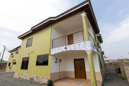 5 Bedroom House Sleeps 12 -Balcony -Hired Security