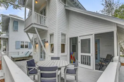Seaside Cottage "sea Shack" Adorable Tupelo Street, Sleeps 4 1 Bedroom Home by Redawning
