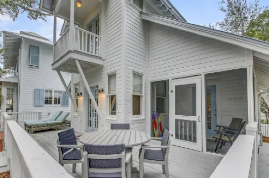 Seaside Cottage "sea Shack" Adorable Tupelo Street, Sleeps 4 1 Bedroom Home by Redawning Hotels in Seaside